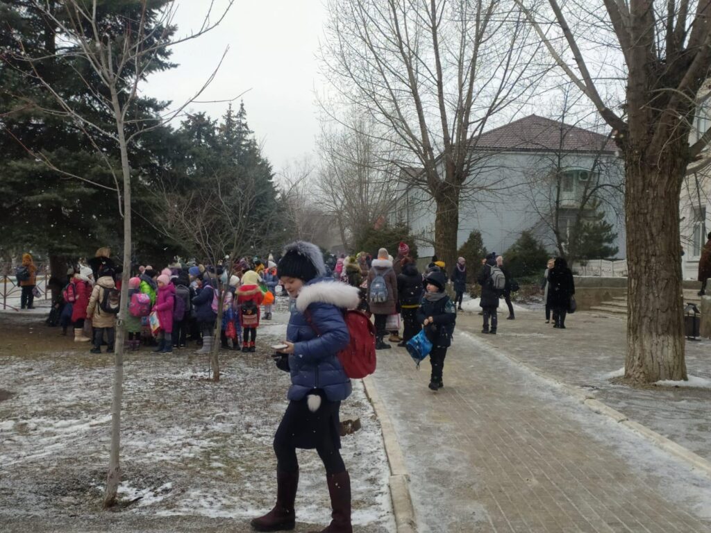 Школы Азова снова эвакуируют из-за сообщений о минировании