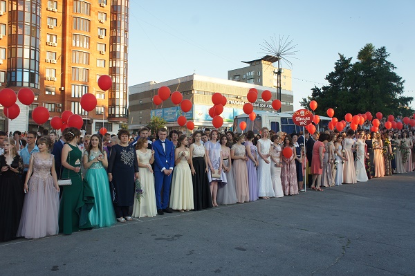 Шествие выпускников в Азове пройдет в очном формате