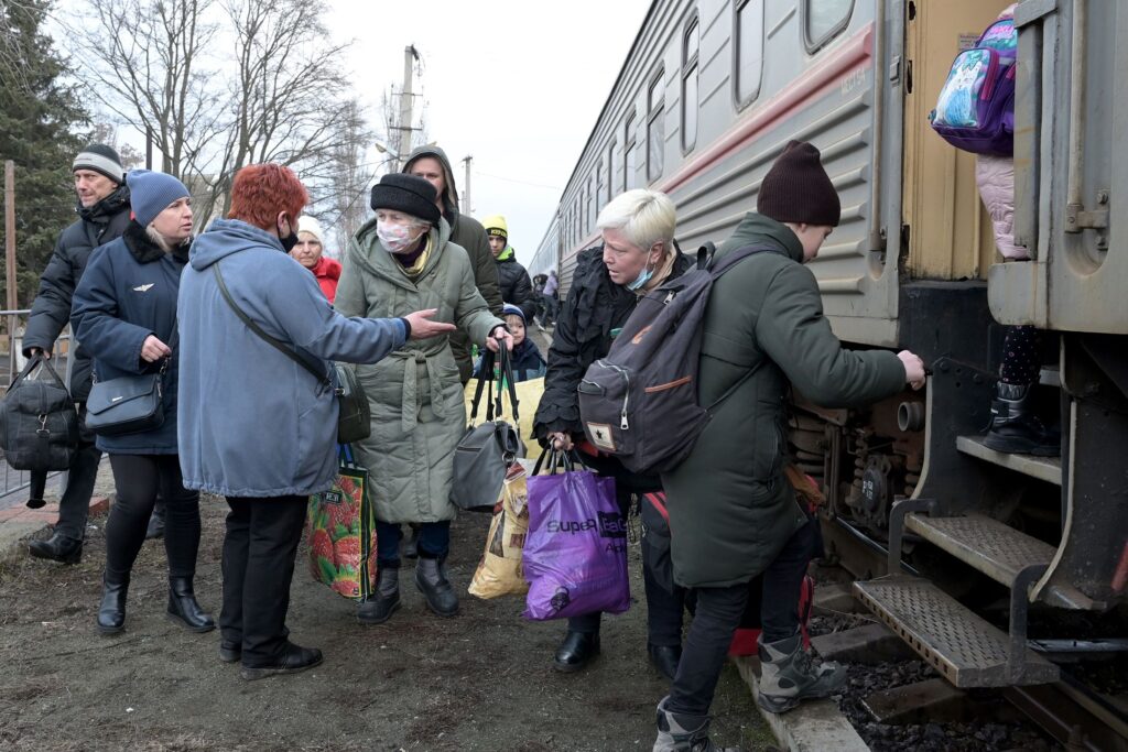 Ещё 7 тысяч эвакуированных жителей Донбасса пересекли государственную границу РФ
