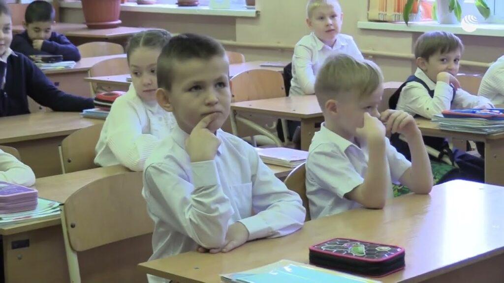 Дети, эвакуированные с территории ДНР и ЛНР сели за парты