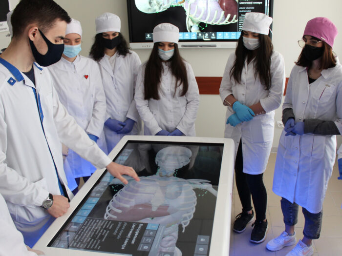 Центральная больница Азовского района приглашает выпускников на целевое обучение в РостГМУ