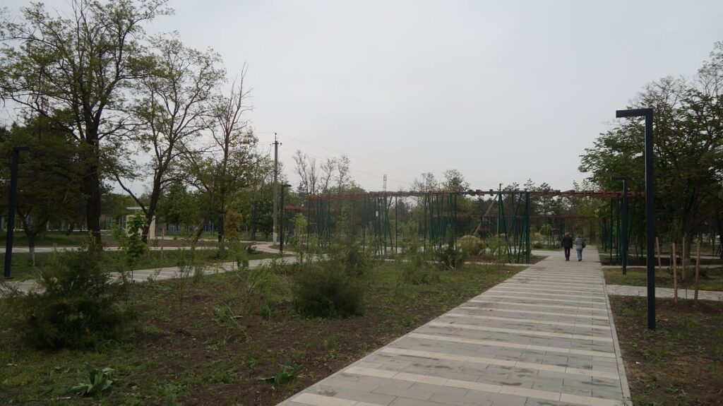 В селе Кагальник завершается благоустройство парка