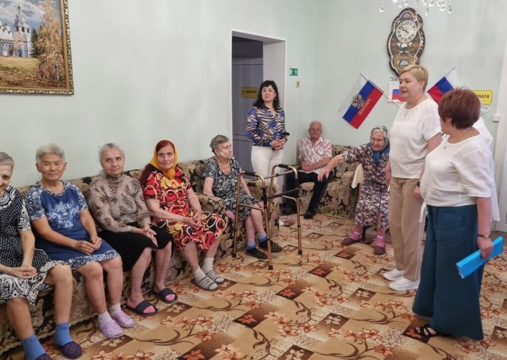 Министр труда и социального развития РО посетила Азовский район
