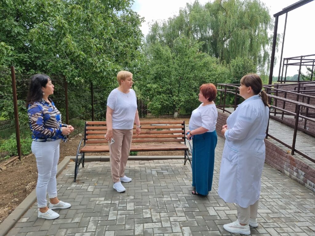 Министр труда и социального развития РО посетила Азовский район