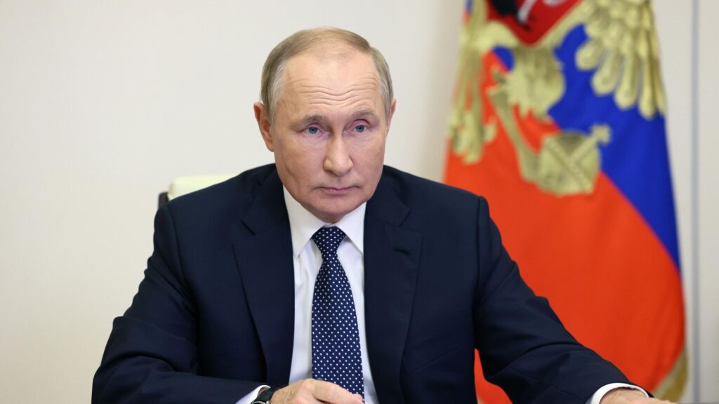 Путин поручил проиндексировать з/п бюджетников