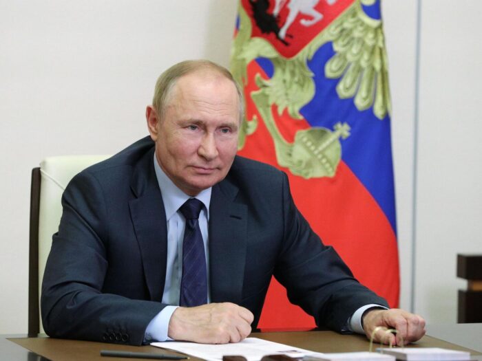 В. Путин предложил увеличить МРОТ