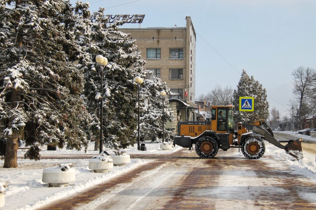 В Азове следить за уборкой снега можно онлайн