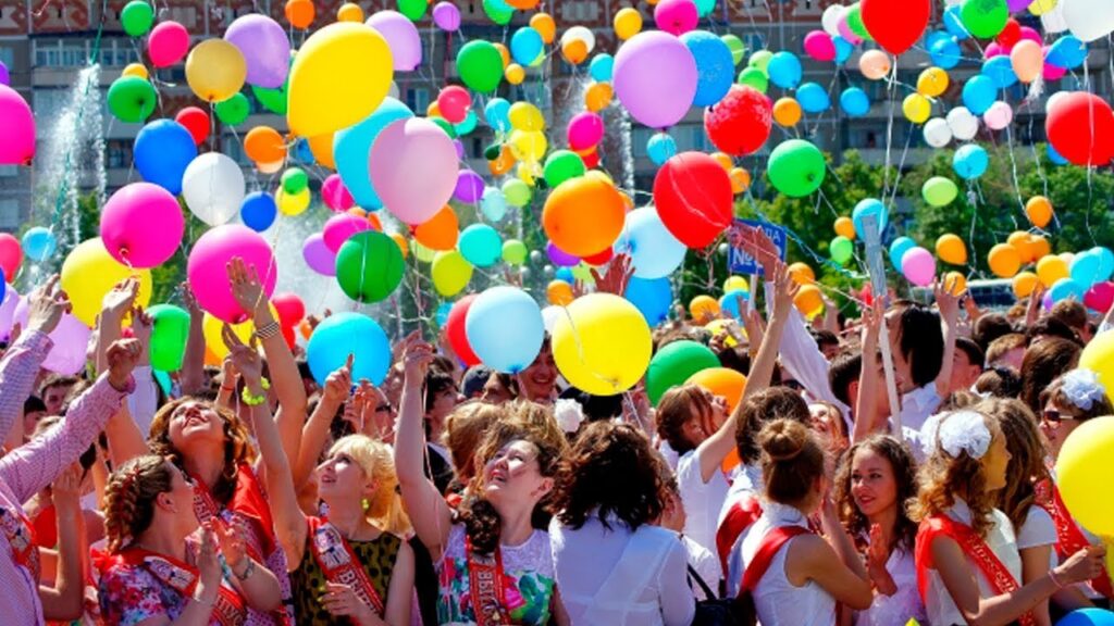 Городские экологи призывают выпускников отказаться от запуска воздушных шаров