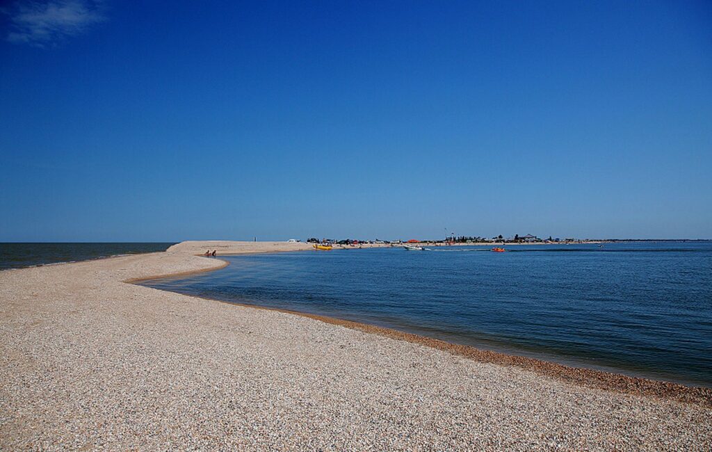 Места отдыха у воды и пляжи Азовского района