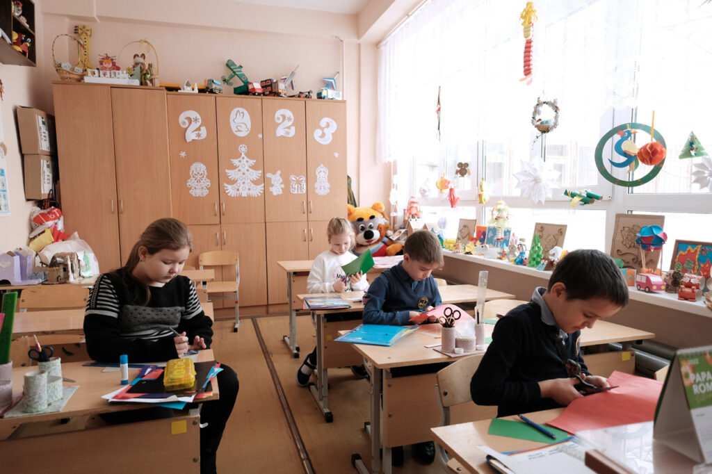 Школы Азовского района перешли на особый режим работы