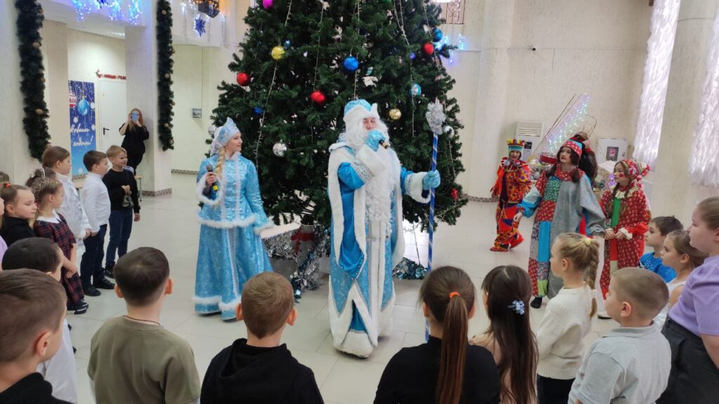 Рождественская елка главы администрации Азовского района