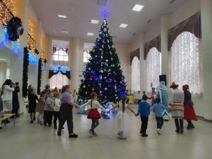 Рождественская елка главы администрации Азовского района
